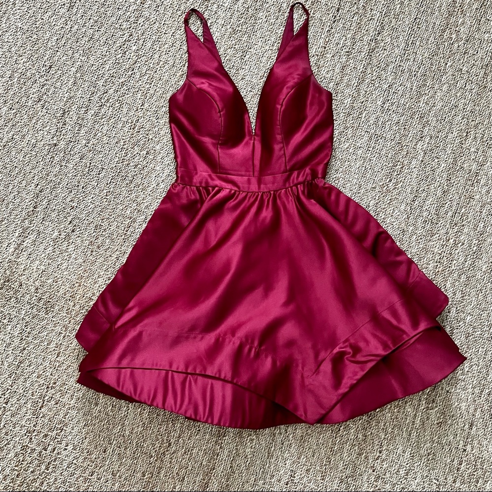 Fall wedding guest dress burgundy perfection! Fit & flare with a deep v
